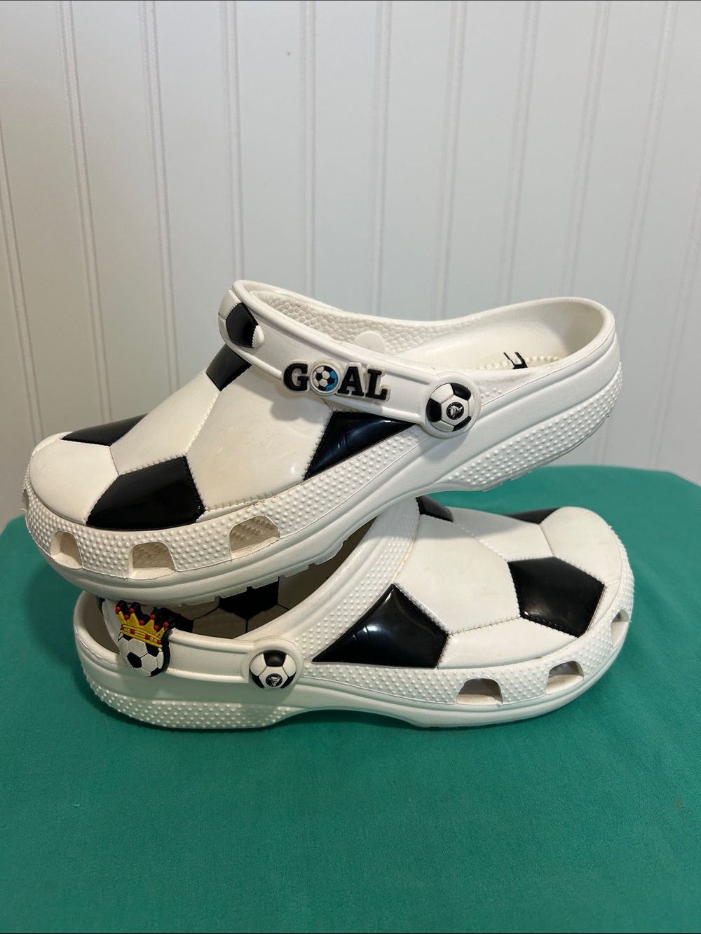 CROCS - Classic Soccer Ball Clog - SZ: j6 - Picture 8 of 10